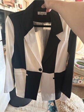 Black & White Colorblock Blazer - Women's Jacket